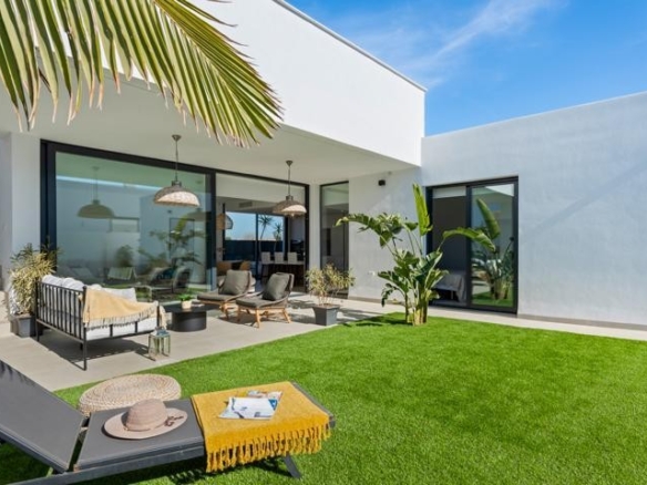 Imagen 1 de Venta de villa en La manga