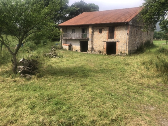 Imagen 1 de Casa-Chalet en Venta en Hazas De Cesto Cantabria