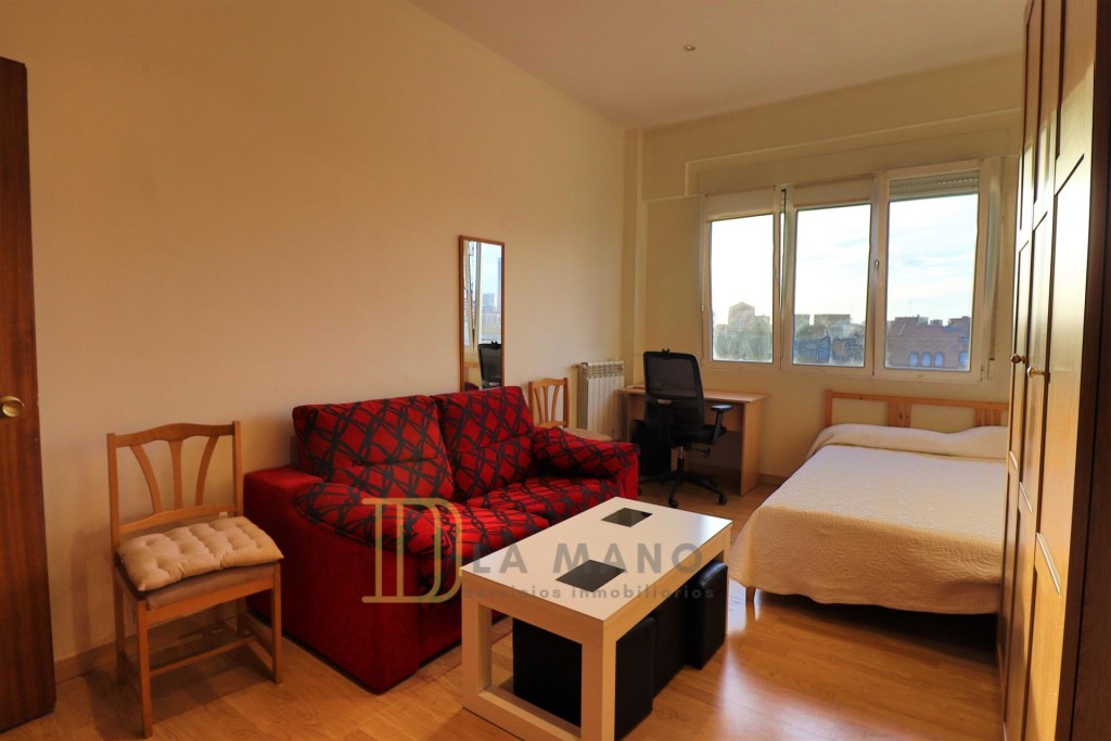 Imagen 1 de LUMINOSO ESTUDIO AMUEBLADO CON CALEFACCIÓN Y WIFI INCLUIDOS