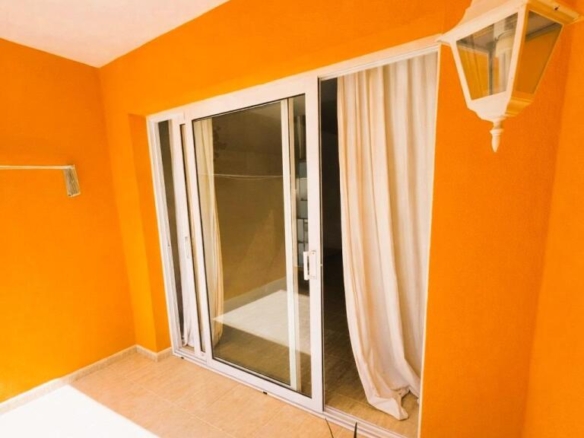 Imagen 2 de Propiedad con Encanto en Adeje Pueblo – 3 Habitaciones en Zona Excelente