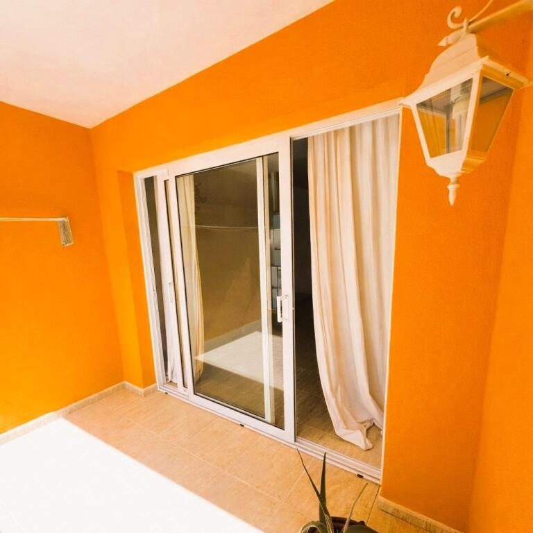 Imagen 2 de Propiedad con Encanto en Adeje Pueblo – 3 Habitaciones en Zona Excelente