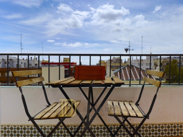 Imagen 2 de ¡ESPECTACULAR PISO REFORMADO CON TERRAZA Y VISTAS DESPEJADAS!