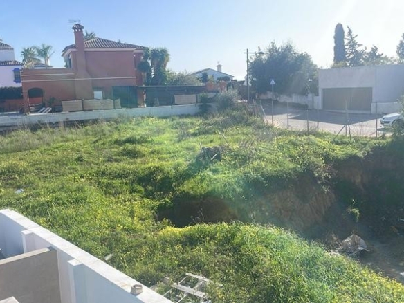 Imagen 1 de TERRENO URBANIZABLE DE 1.644 M² EN VALLE ROMANO – POSIBILIDAD DE 2 VILLAS