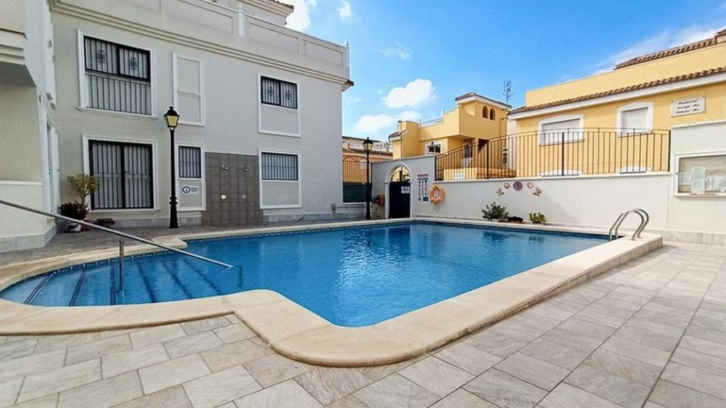 Imagen 1 de Venta de piso en Formentera del segura