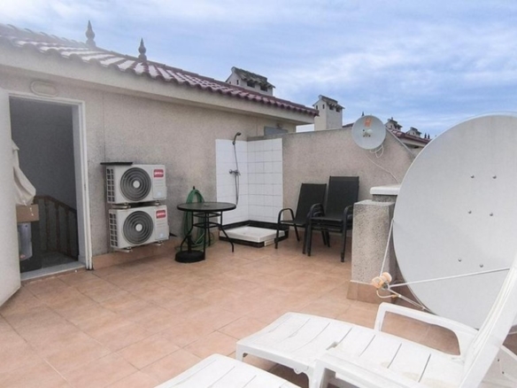 de 85m2 con 2 dormitorios y 2 baños