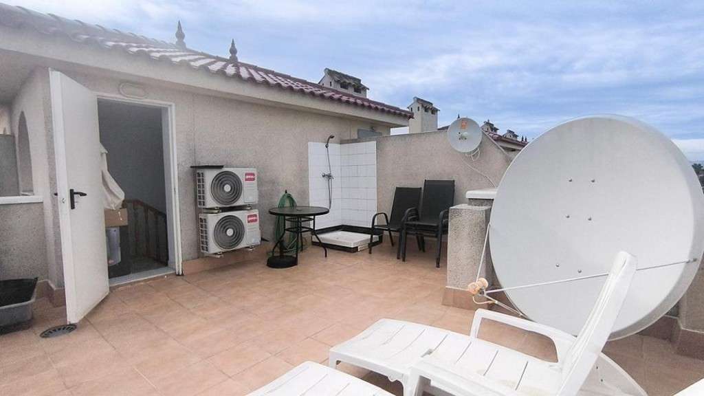 de 85m2 con 2 dormitorios y 2 baños