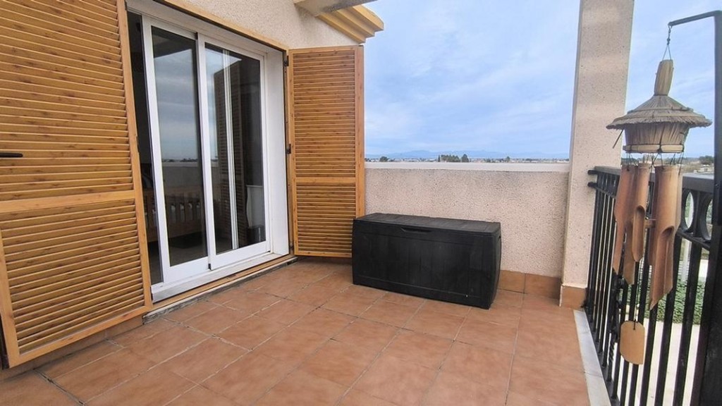 de 85m2 con 2 dormitorios y 2 baños