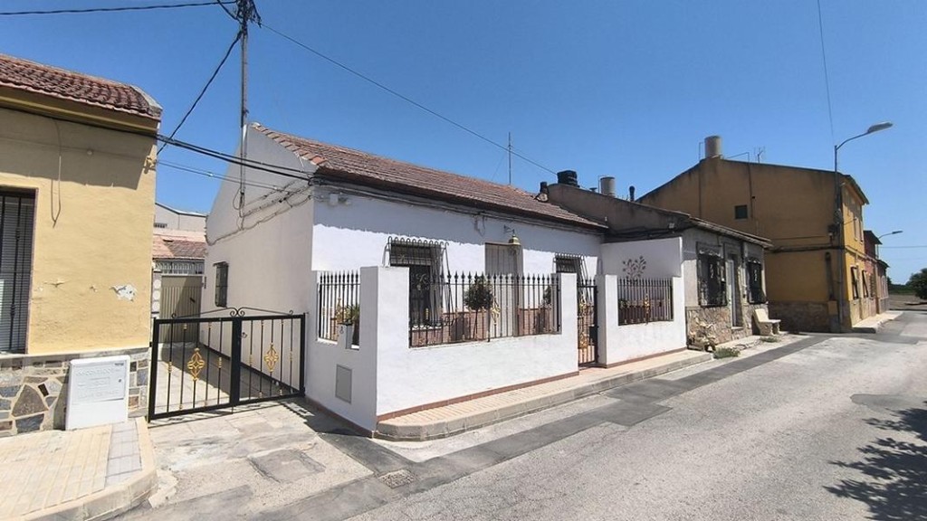 de 185m2 con 3 dormitorios y 2 baños