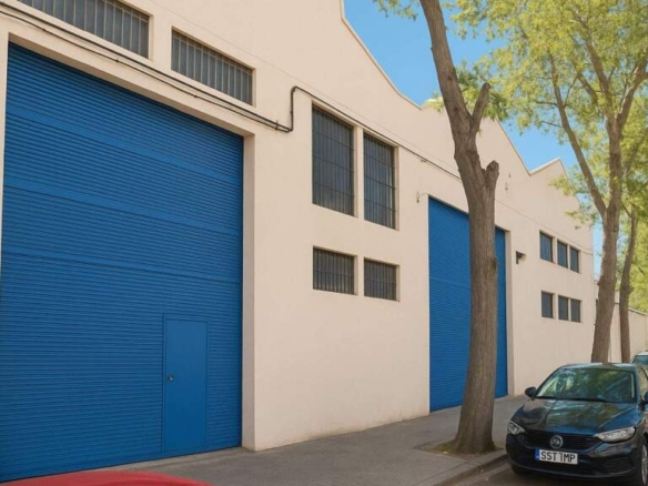 Imagen 1 de Gran nave industrial en zona prime La Maquinista - Barcelona