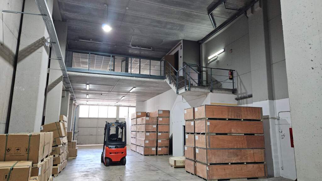 Imagen 2 de Nave industrial con oficinas equipada