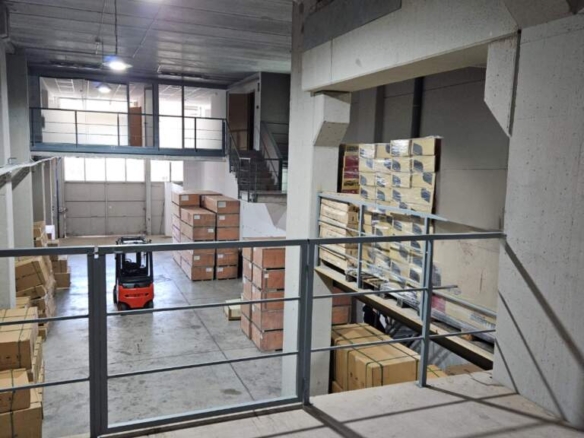 Imagen 3 de Nave industrial con oficinas equipada