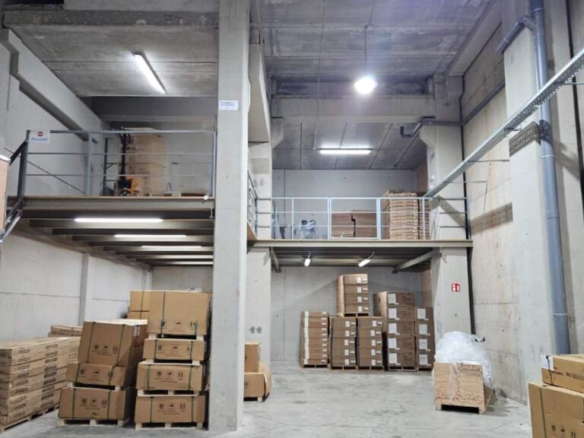 Imagen 4 de Nave industrial con oficinas equipada