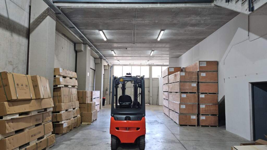 Imagen 1 de Nave industrial con oficinas equipada