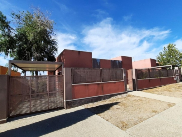 Imagen 2 de PRECIOSO CHALET DE DISEÑO EN EL CAMPO DE GOLF DE LAYOS