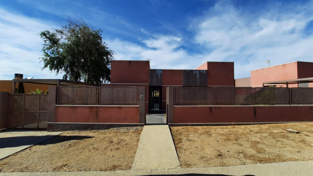 Imagen 3 de PRECIOSO CHALET DE DISEÑO EN EL CAMPO DE GOLF DE LAYOS