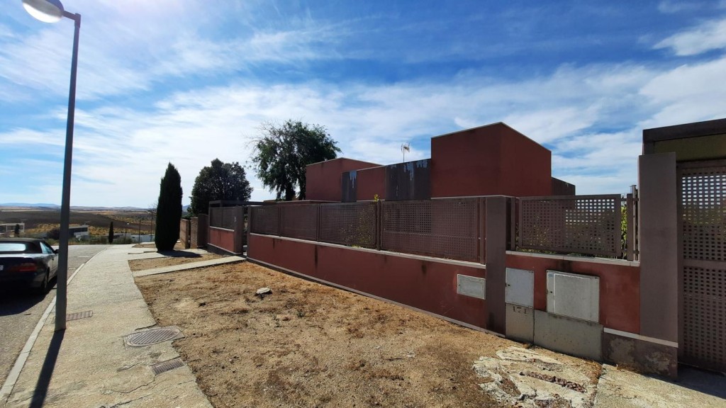 Imagen 1 de PRECIOSO CHALET DE DISEÑO EN EL CAMPO DE GOLF DE LAYOS