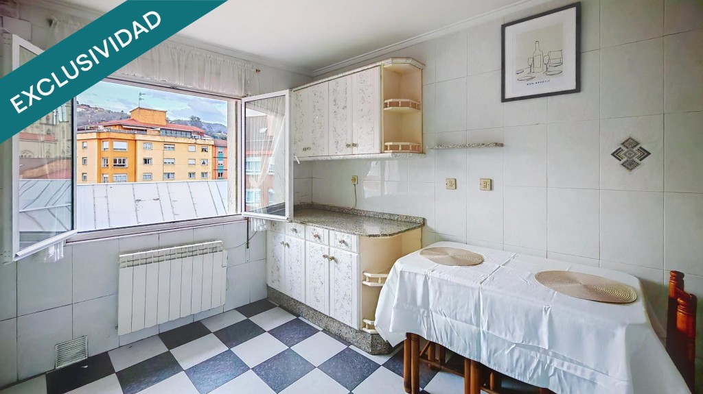 Imagen 2 de Oportunidad en el centro de Sama de Langreo: piso 2 habitaciones + gran terraza por 59.000 €