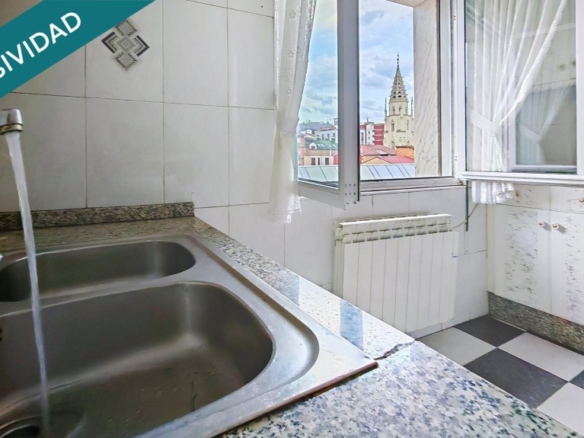 Imagen 4 de Oportunidad en el centro de Sama de Langreo: piso 2 habitaciones + gran terraza por 59.000 €