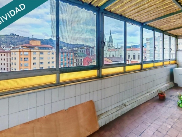 Imagen 1 de Oportunidad en el centro de Sama de Langreo: piso 2 habitaciones + gran terraza por 59.000 €