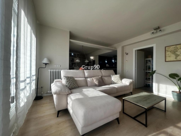 Imagen 2 de ¡Oportunidad en Cappont! Piso alto totalmente reformado con vistas espectaculares ?