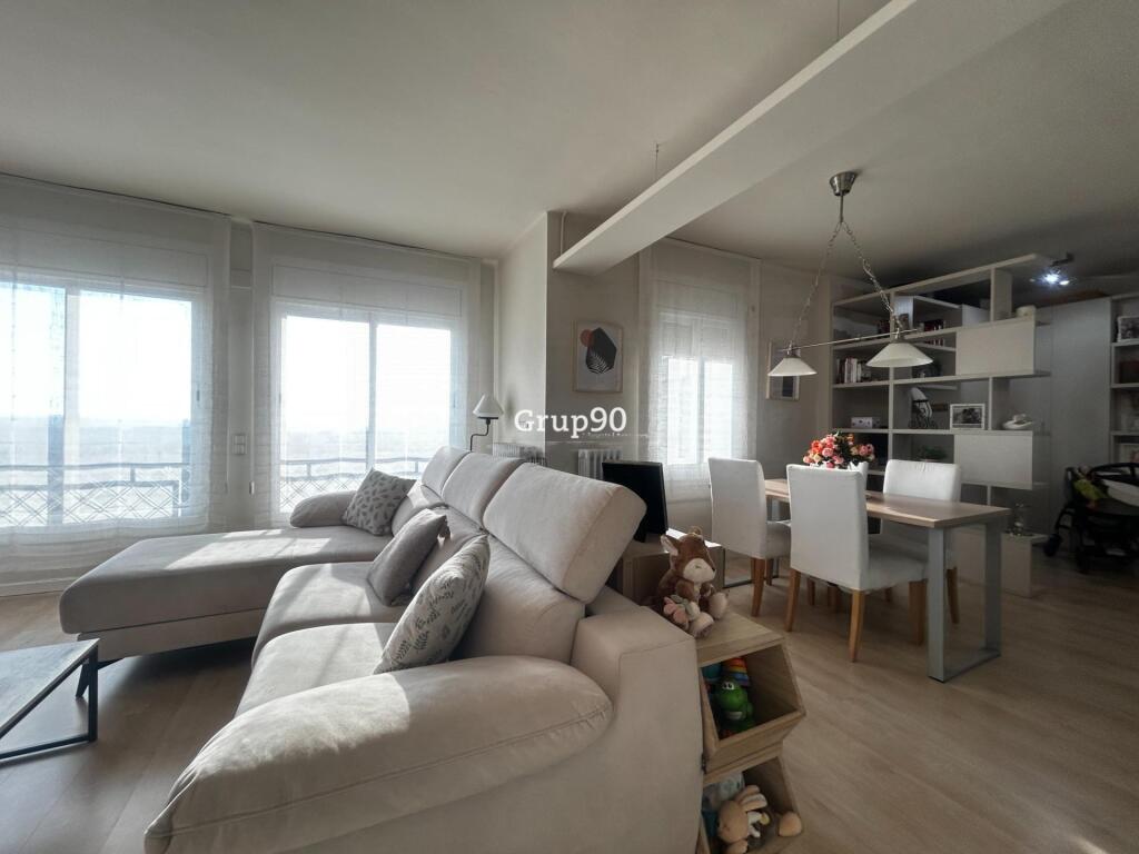 Imagen 1 de ¡Oportunidad en Cappont! Piso alto totalmente reformado con vistas espectaculares ?