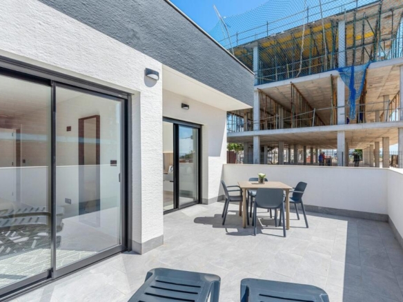 Imagen 2 de Nuevos apartamentos con licencia turística y vistas a la laguna En El Raso