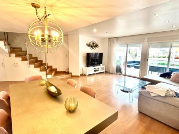 Imagen 1 de Exclusiva vivienda con piscina privada y garaje en El Hornillo!!!