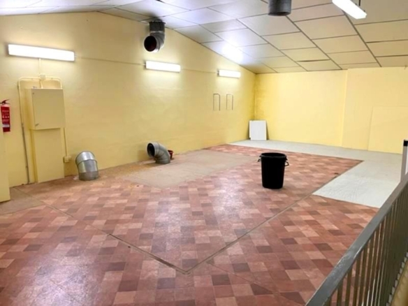 Imagen 2 de NAVE INSDUSTRIAL EN PERFECTAS CONDICIONES EN EL POLÍGONO DE ESTEPONA