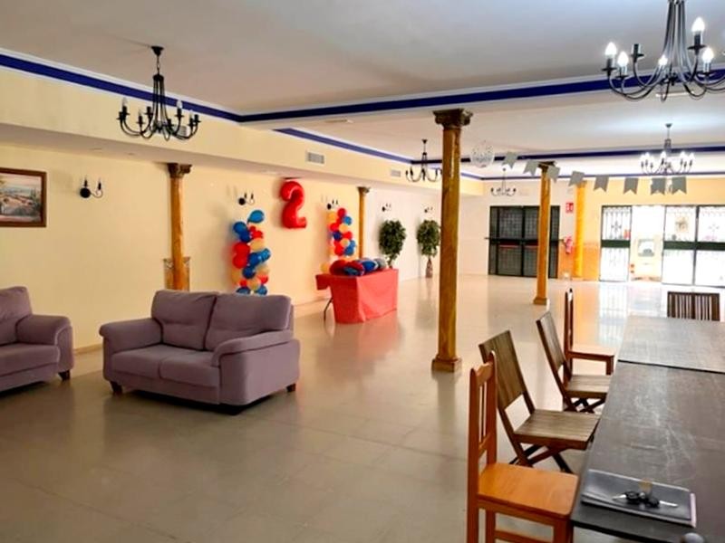 Imagen 1 de NAVE INSDUSTRIAL EN PERFECTAS CONDICIONES EN EL POLÍGONO DE ESTEPONA