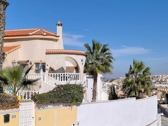 de 182m2 con 4 dormitorios y 2 baños con plaza de garaje