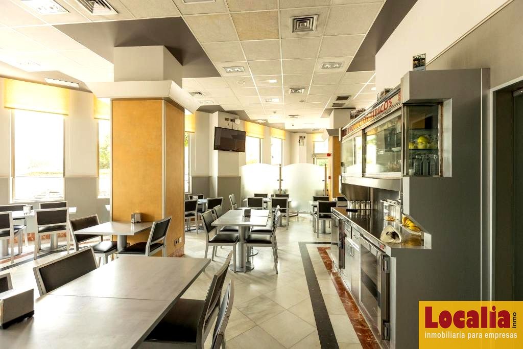 Imagen 4 de Venta de emblemático hotel en Torrelavega