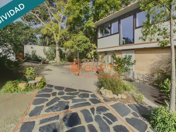 Imagen 2 de Propiedad única con dos viviendas y jardín.