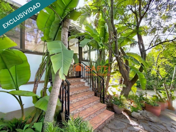 Imagen 3 de Propiedad única con dos viviendas y jardín.