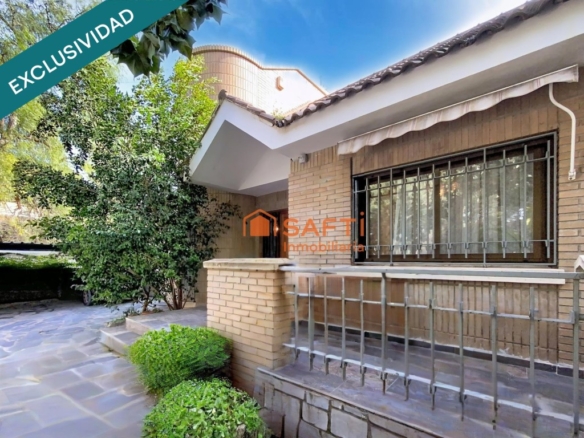 Imagen 1 de Propiedad única con dos viviendas y jardín.