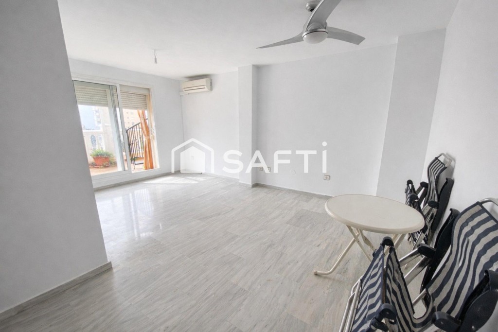 Imagen 4 de Luminoso apartamento orientado al sur en Algarrobo Costa con espectaculares vistas al mar.