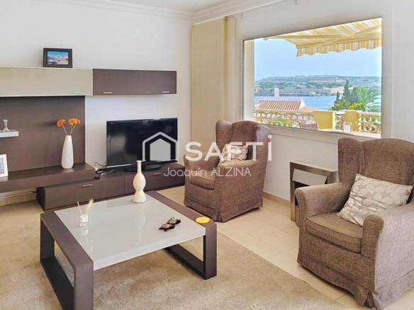 Imagen 1 de Exclusiva Villa con piscina y vistas al puerto natural de Mahón