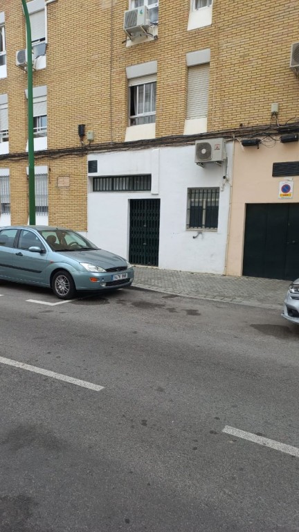 Imagen 4 de Estupendo local junto Calle Tharsis listo para funcionar!!!