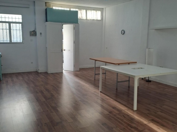 Imagen 1 de Estupendo local junto Calle Tharsis listo para funcionar!!!