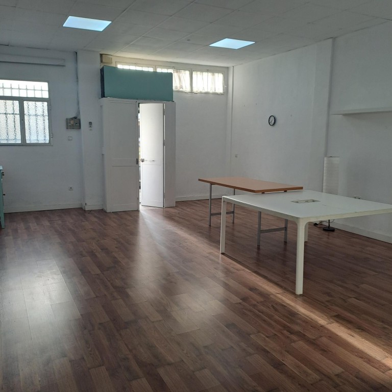 Imagen 1 de Estupendo local junto Calle Tharsis listo para funcionar!!!