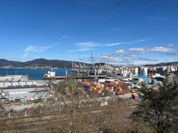 Imagen 2 de Suite con vistas a la ría · baño privado · vestidor/despacho · última planta · Coliving premium · Areal