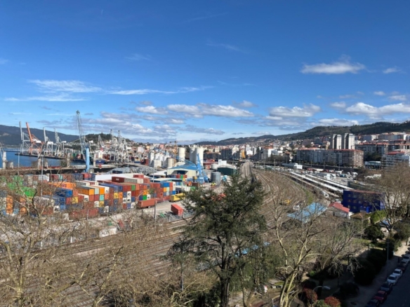 Imagen 3 de Suite con vistas a la ría · baño privado · vestidor/despacho · última planta · Coliving premium · Areal