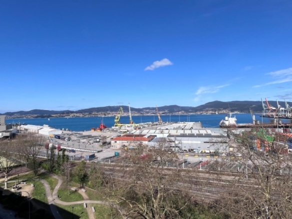 Imagen 1 de Suite con vistas a la ría · baño privado · vestidor/despacho · última planta · Coliving premium · Areal