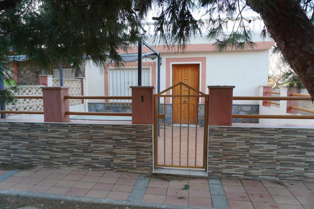 Imagen 1 de Se alquila casa a pocos metros de la playa