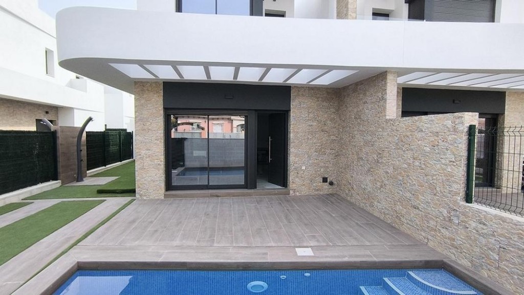 Imagen 2 de Venta de villa en Los montesinos
