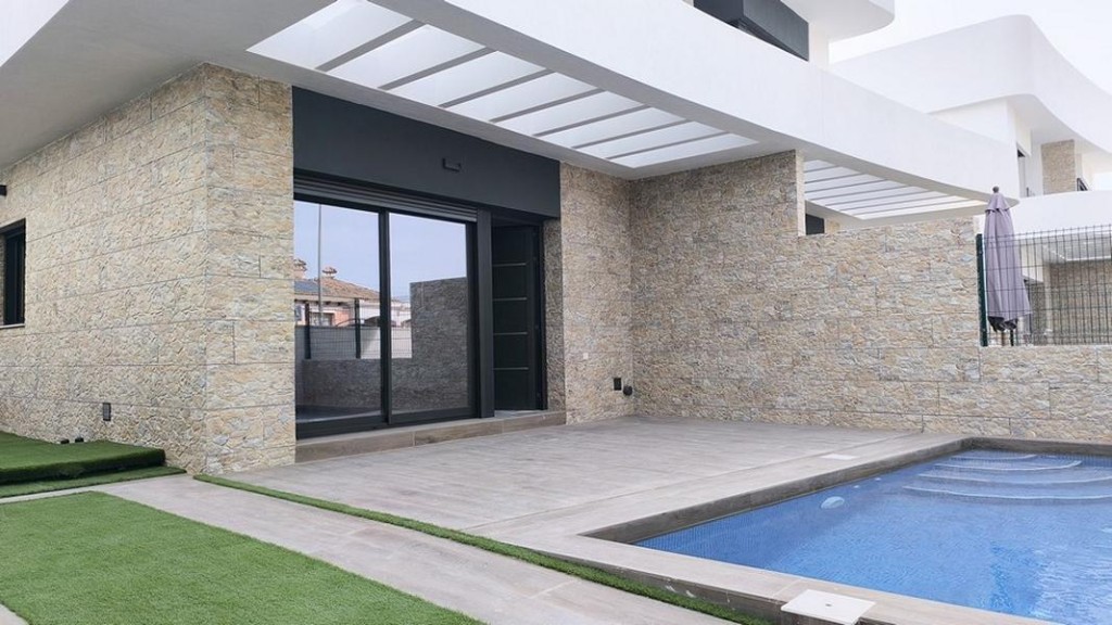 de 99m2 con 2 dormitorios y 2 baños