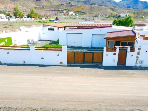 Imagen 2 de Casa-Chalet en Venta en Playitas