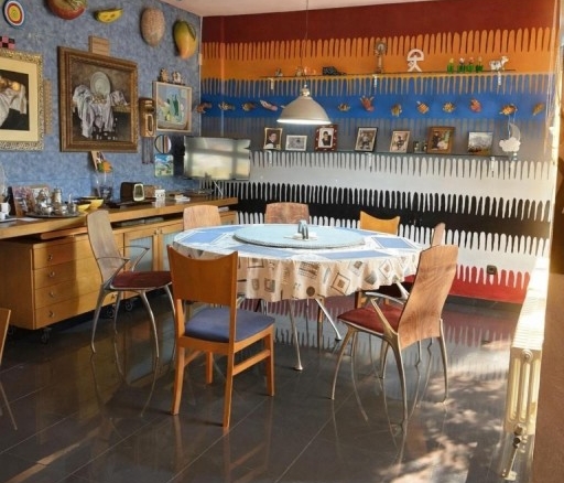 sobre parcela privada de 2.230 m².