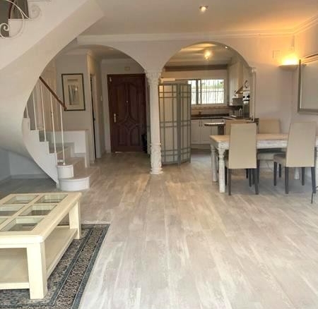 Imagen 3 de EN ALQUILER ESPECTACULAR ADOSADA DE 3 HABITACIONES CON PISCINA