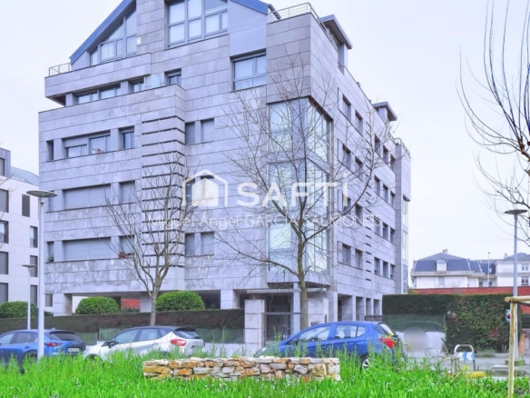 Imagen 1 de Exclusivo piso de 214 m² con piscina