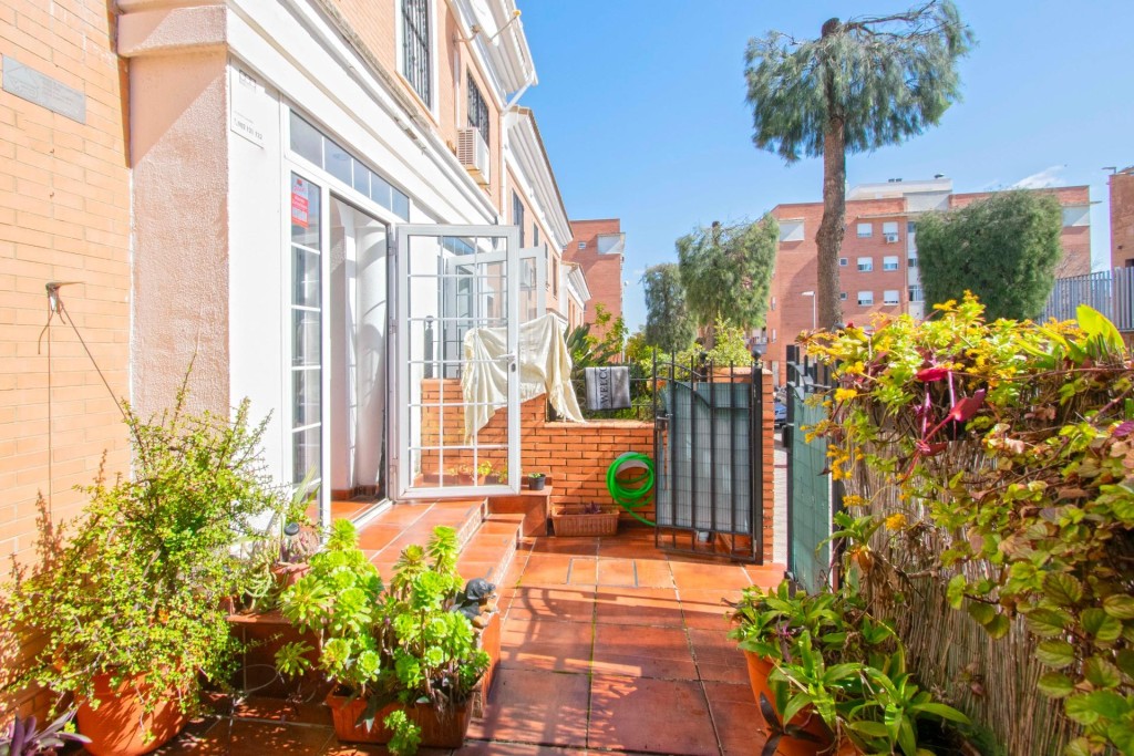 Imagen 2 de Preciosa Vivienda pareada de VPO junto Avenida Europa!!!